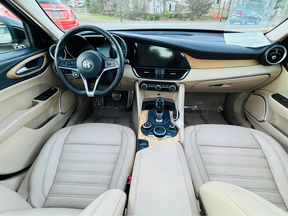 2018 Alfa Romeo Giulia - Image 16 of 20
