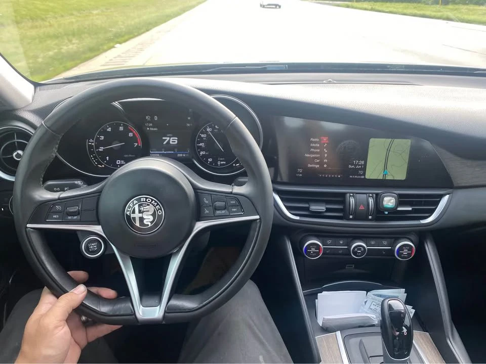 2018 Alfa Romeo Giulia - Image 5 of 13