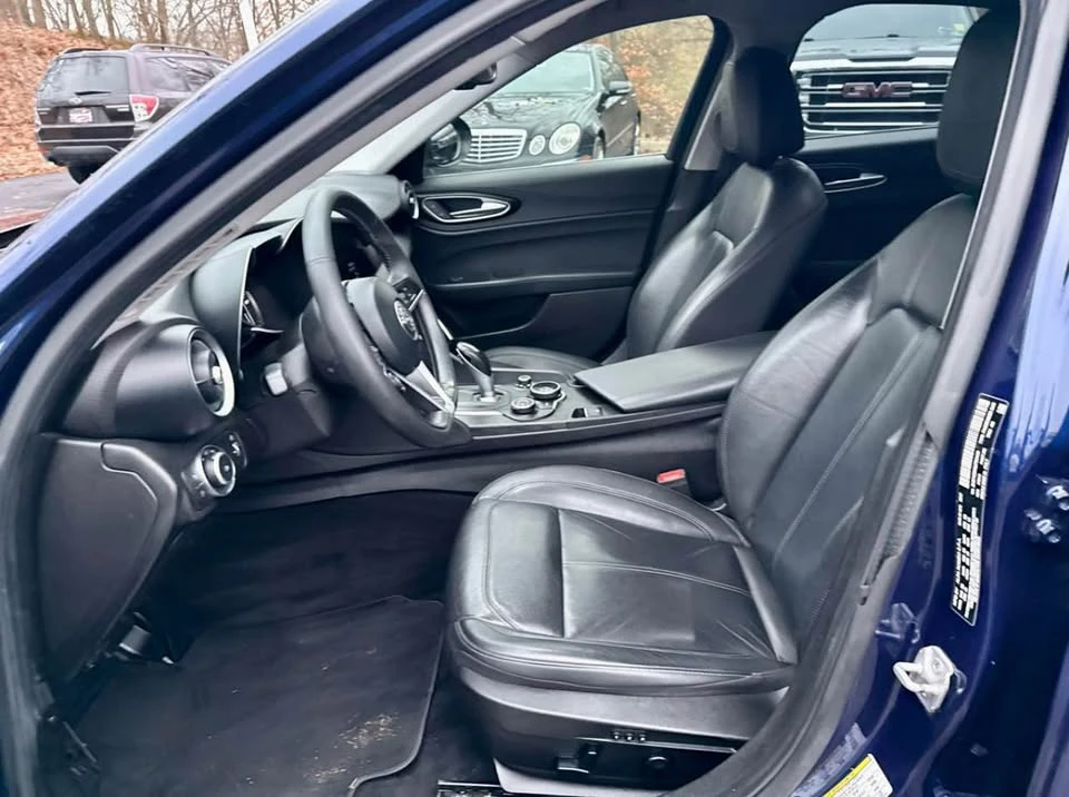 2018 Alfa Romeo Giulia - Image 14 of 18