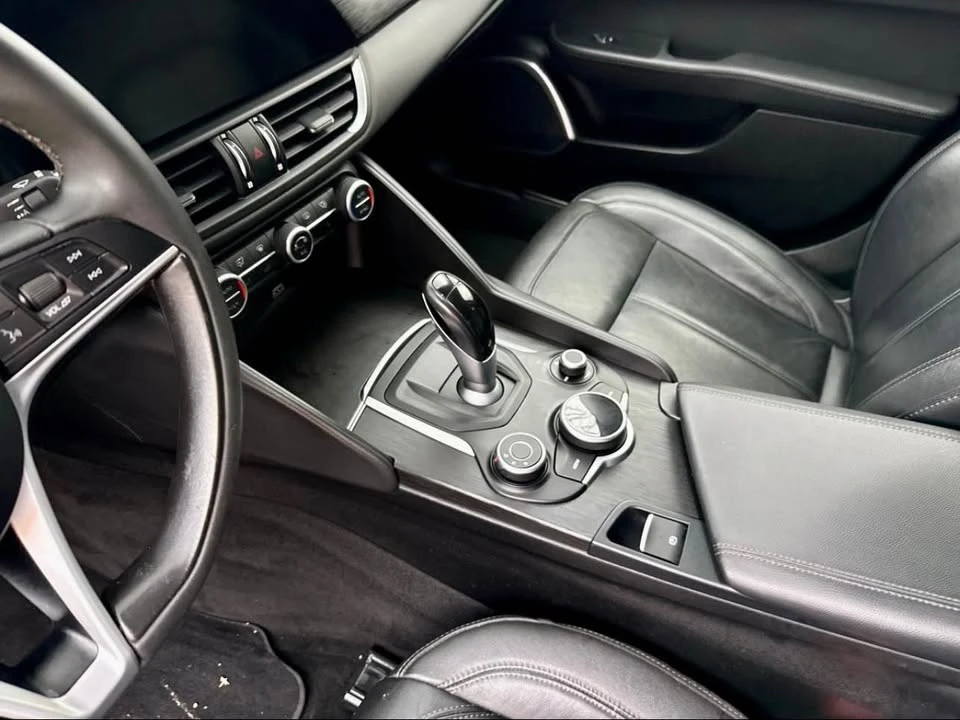 2018 Alfa Romeo Giulia - Image 13 of 18