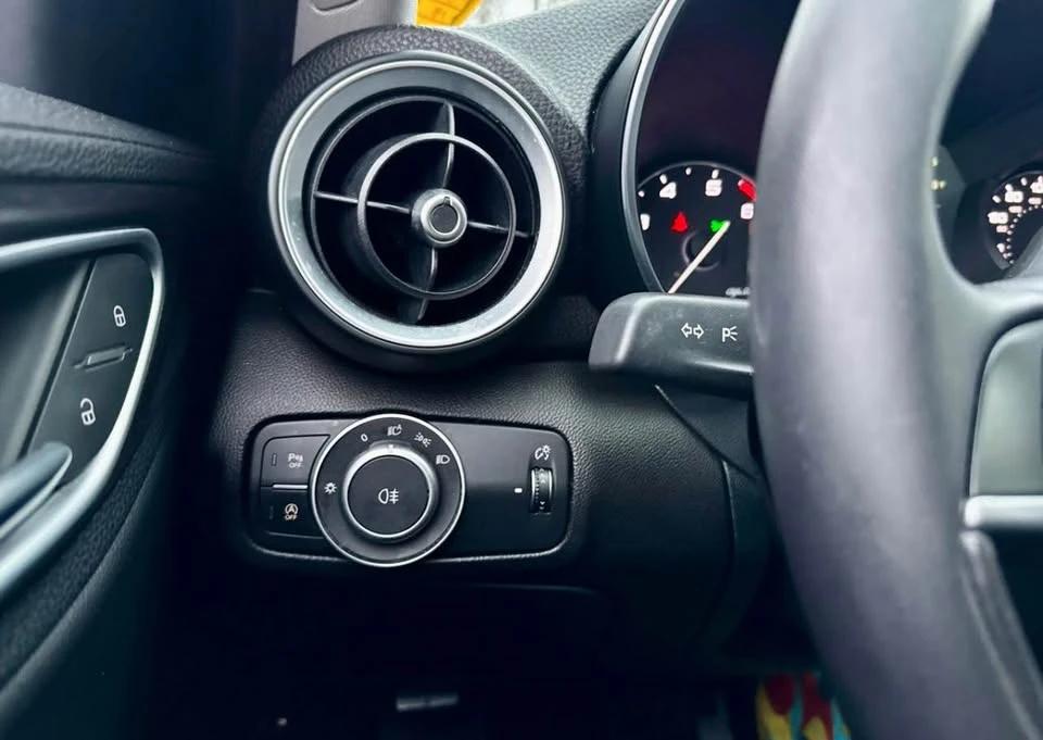 2018 Alfa Romeo Giulia - Image 11 of 18