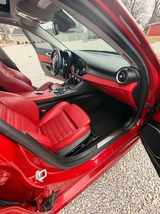 2018 Alfa Romeo Giulia - Image 8 of 14