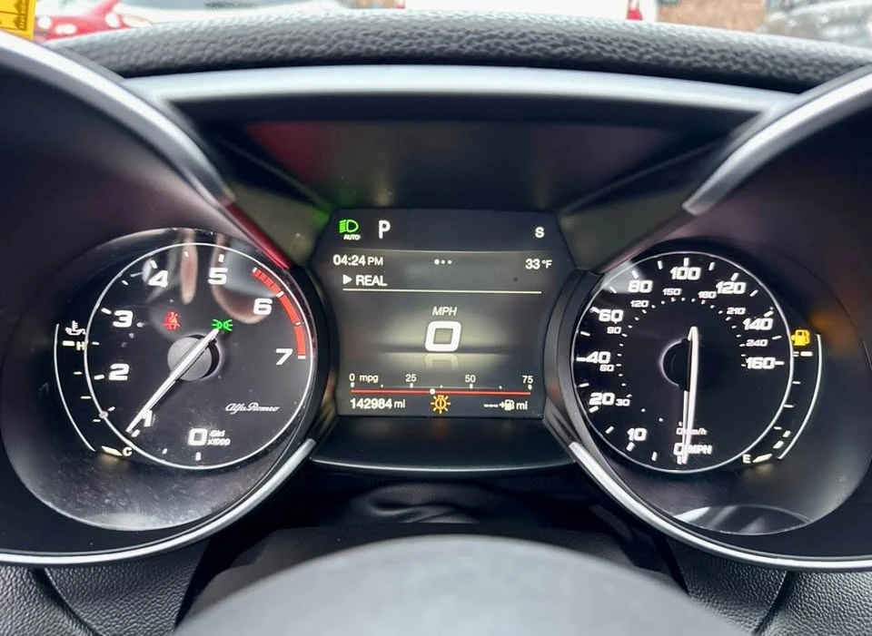 2018 Alfa Romeo Giulia - Image 9 of 18