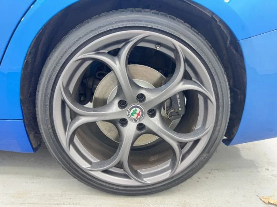 2018 Alfa Romeo Giulia - Image 14 of 19