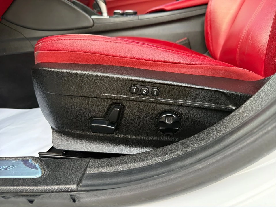 2018 Alfa Romeo Giulia - Image 19 of 20