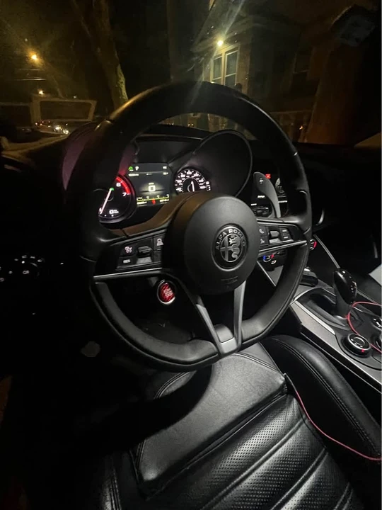 2018 Alfa Romeo Giulia - Image 10 of 10