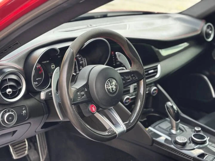 2018 Alfa Romeo Giulia - Image 11 of 20