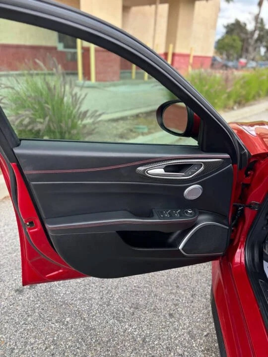 2018 Alfa Romeo Giulia - Image 10 of 20