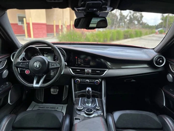 2018 Alfa Romeo Giulia - Image 9 of 20
