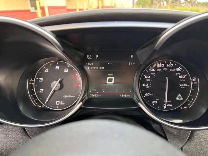 2018 Alfa Romeo Giulia - Image 14 of 20