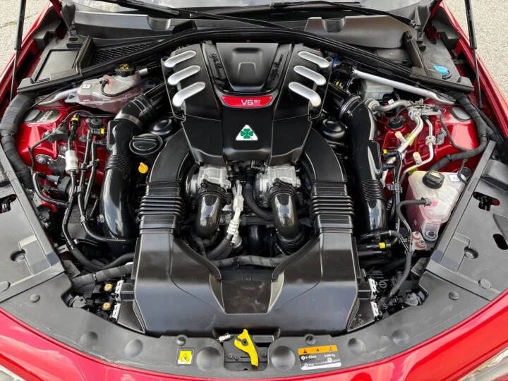 2018 Alfa Romeo Giulia - Image 19 of 20