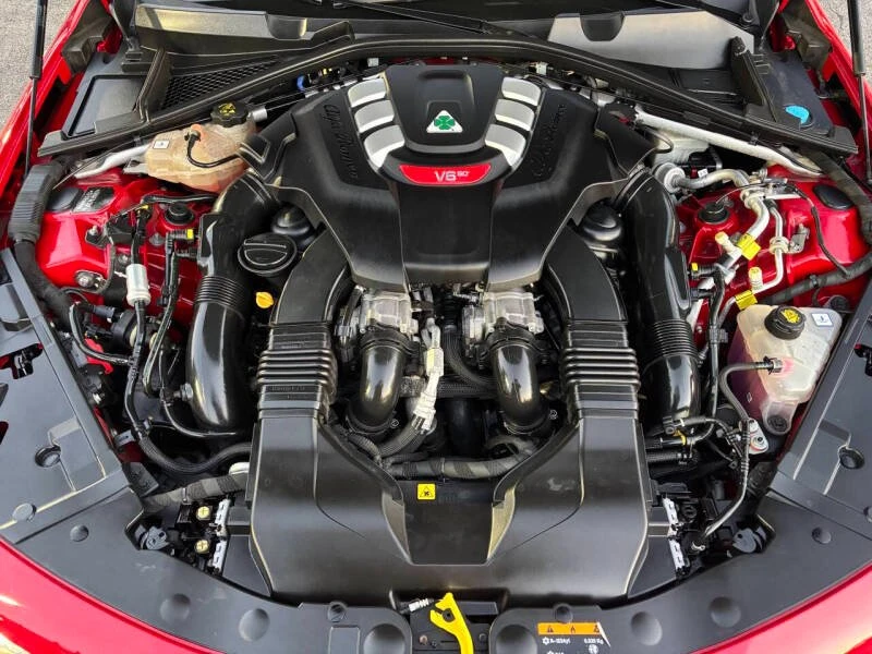 2018 Alfa Romeo Giulia - Image 19 of 20