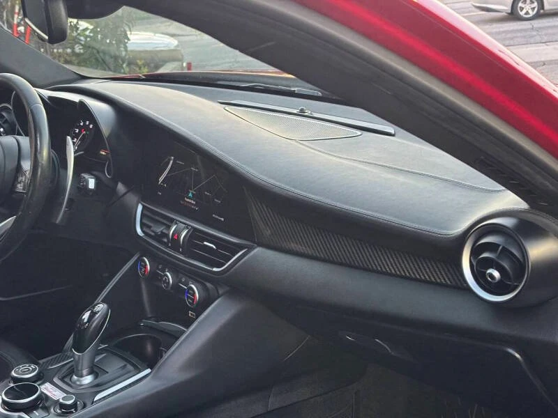 2018 Alfa Romeo Giulia - Image 16 of 20