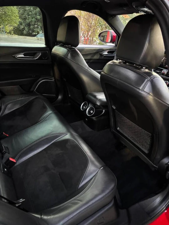 2018 Alfa Romeo Giulia - Image 17 of 20