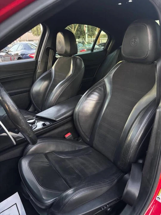 2018 Alfa Romeo Giulia - Image 15 of 20