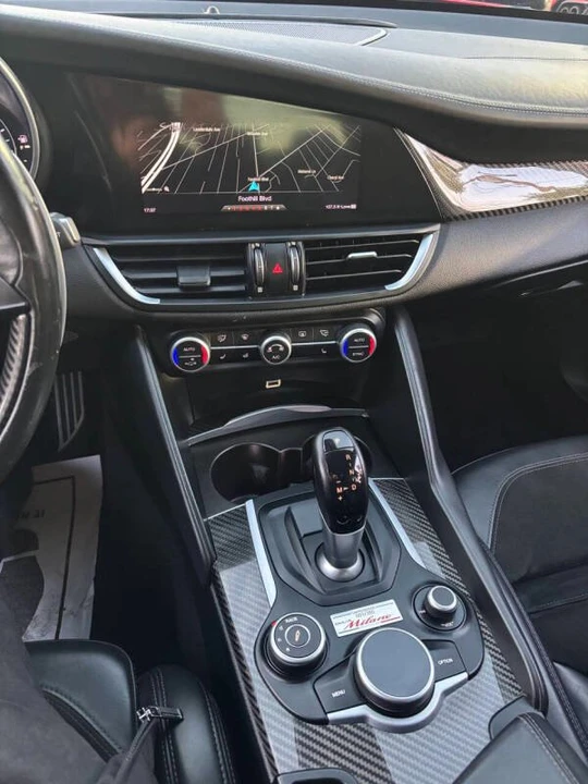 2018 Alfa Romeo Giulia - Image 12 of 20