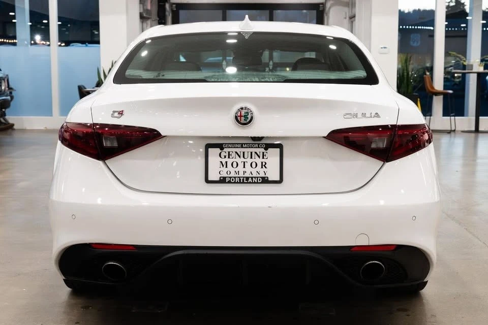 2018 Alfa Romeo Giulia - Image 5 of 10