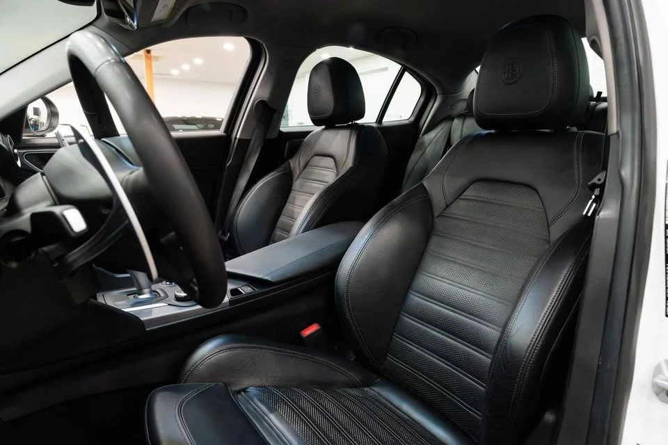 2018 Alfa Romeo Giulia - Image 8 of 10