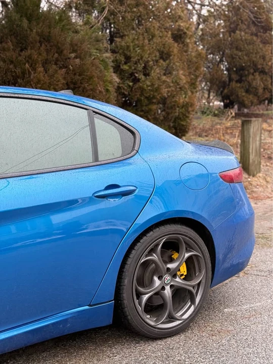2018 Alfa Romeo Giulia - Image 14 of 17
