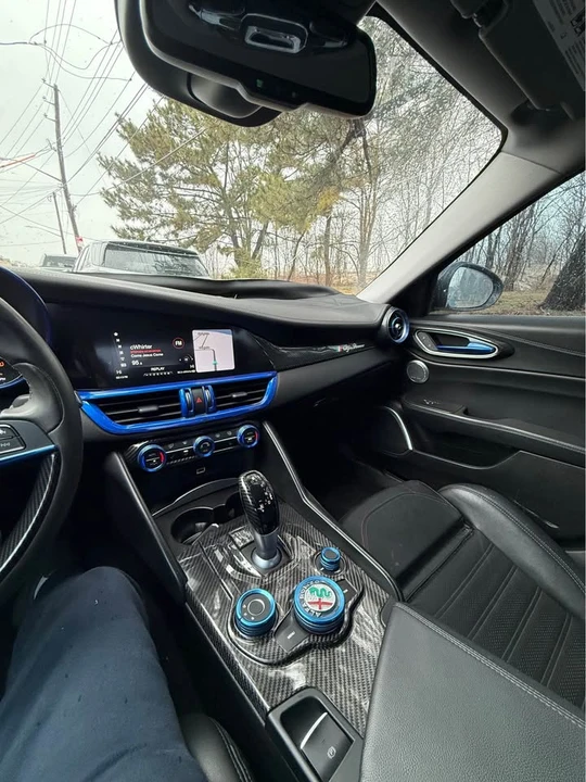 2018 Alfa Romeo Giulia - Image 5 of 17