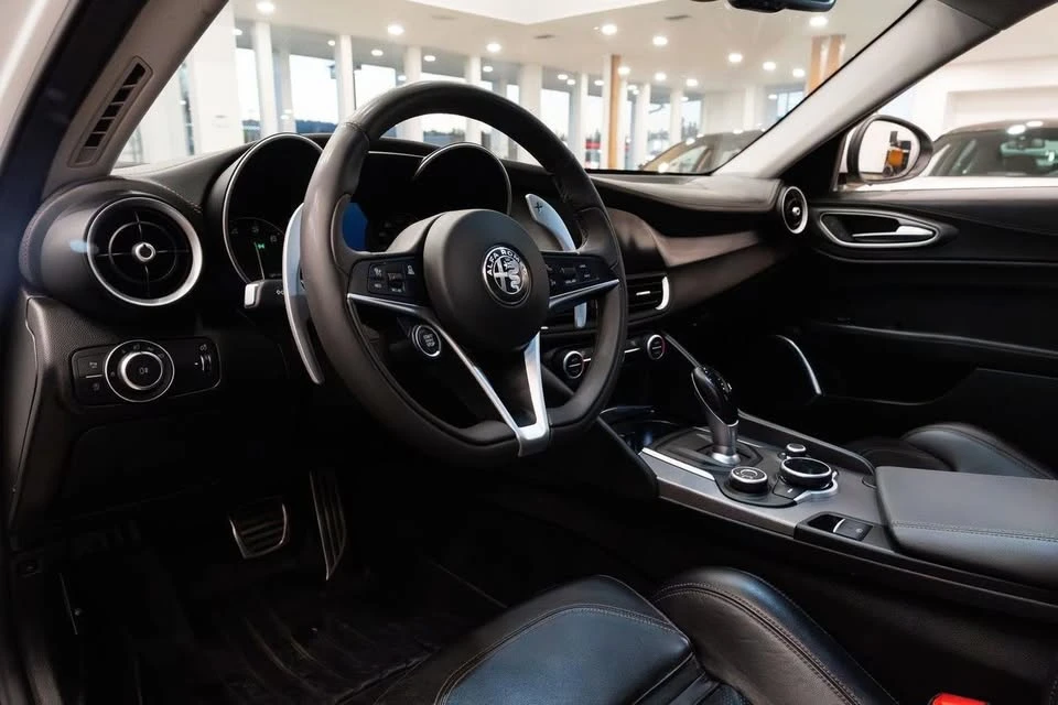2018 Alfa Romeo Giulia - Image 7 of 10