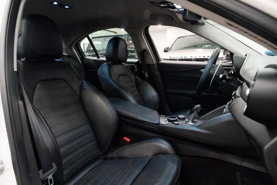 2018 Alfa Romeo Giulia - Image 10 of 10