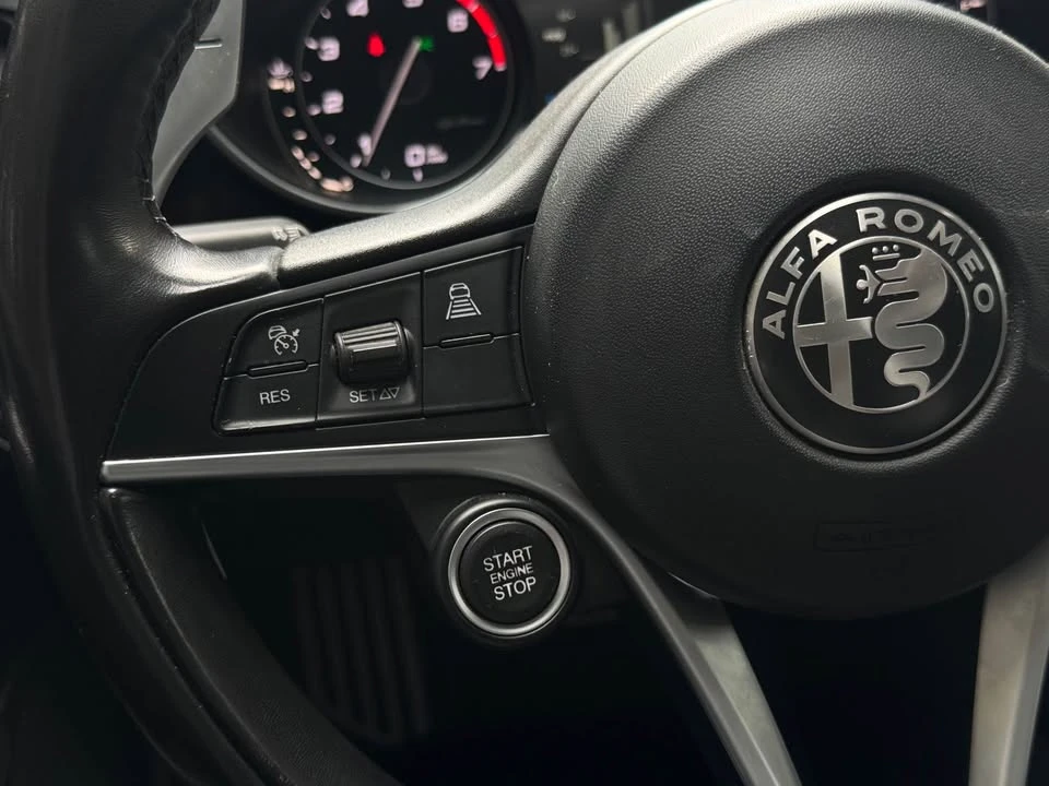 2018 Alfa Romeo Giulia - Image 13 of 17