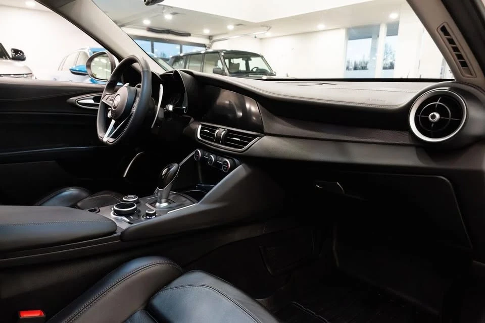 2018 Alfa Romeo Giulia - Image 9 of 10