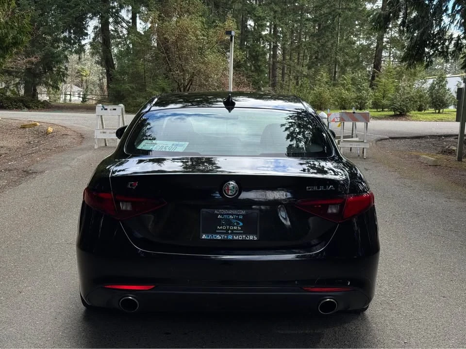 2018 Alfa Romeo Giulia - Image 5 of 17