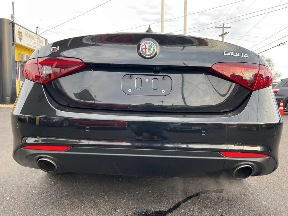 2018 Alfa Romeo Giulia - Image 17 of 20