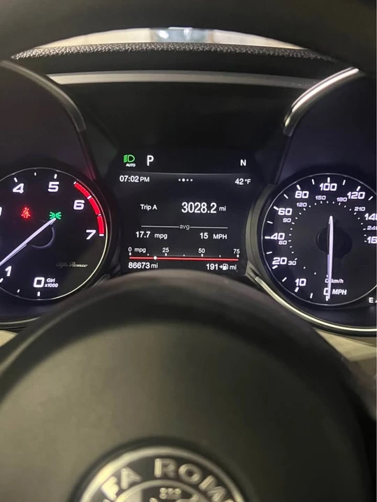 2018 Alfa Romeo Giulia - Image 7 of 15