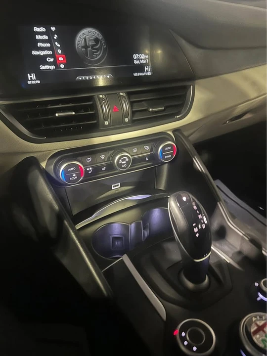 2018 Alfa Romeo Giulia - Image 6 of 15