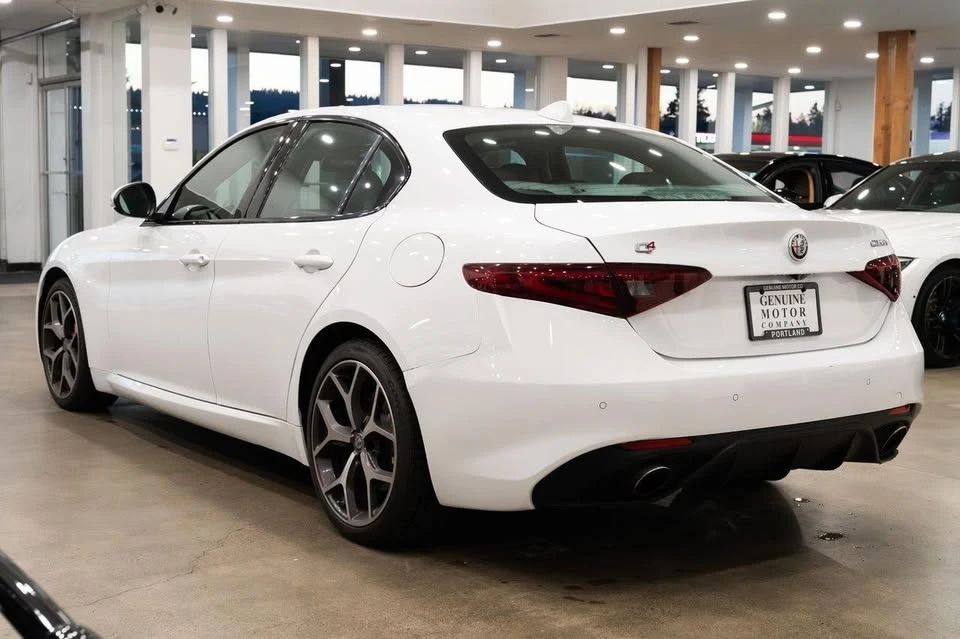2018 Alfa Romeo Giulia - Image 6 of 10