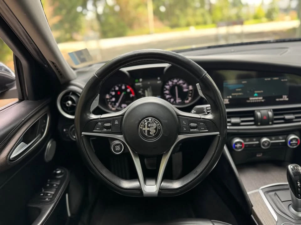 2018 Alfa Romeo Giulia - Image 10 of 17