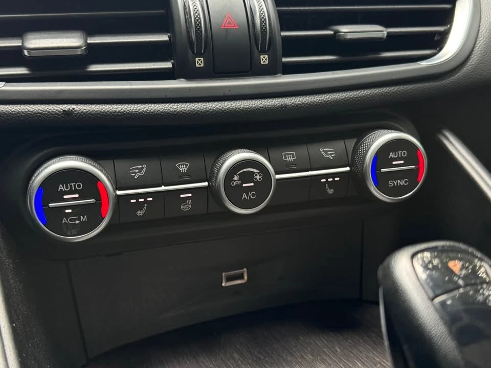 2018 Alfa Romeo Giulia - Image 12 of 17