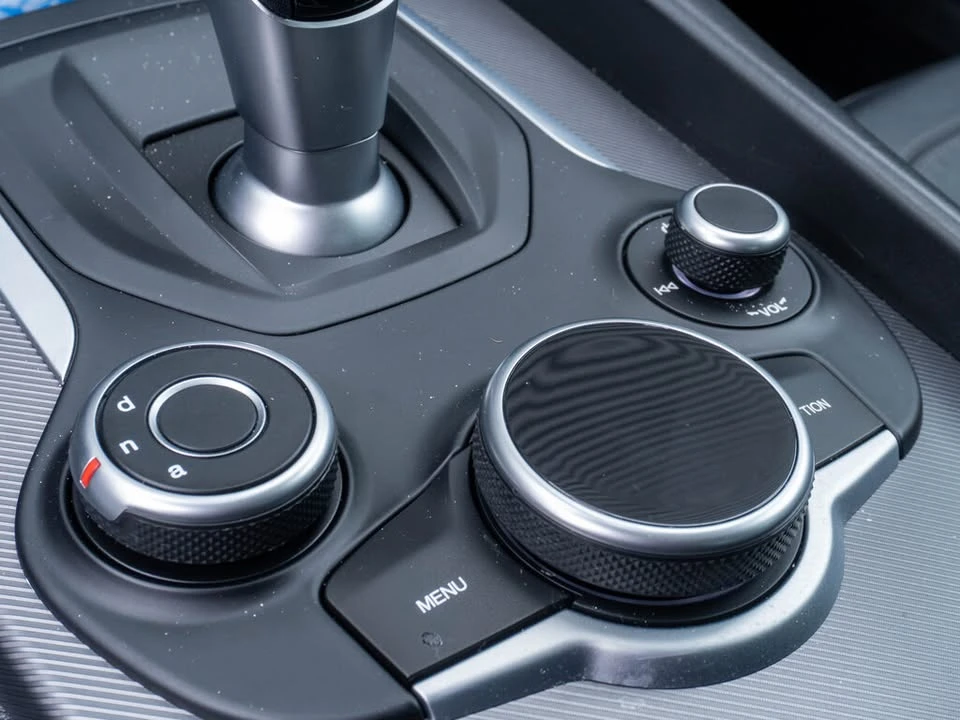 2018 Alfa Romeo Giulia - Image 12 of 20
