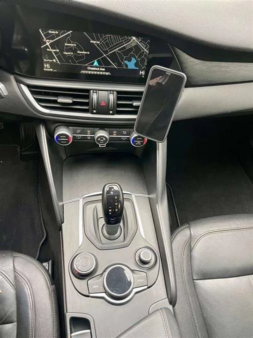 2018 Alfa Romeo Giulia - Image 14 of 19