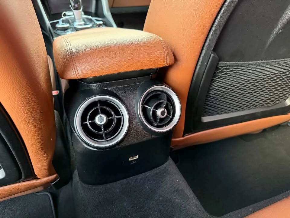 2018 Alfa Romeo Giulia - Image 14 of 17