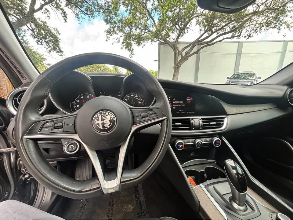 2018 Alfa Romeo Giulia - Image 15 of 15