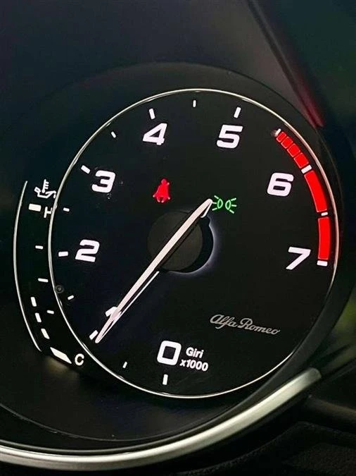 2018 Alfa Romeo Giulia - Image 16 of 19