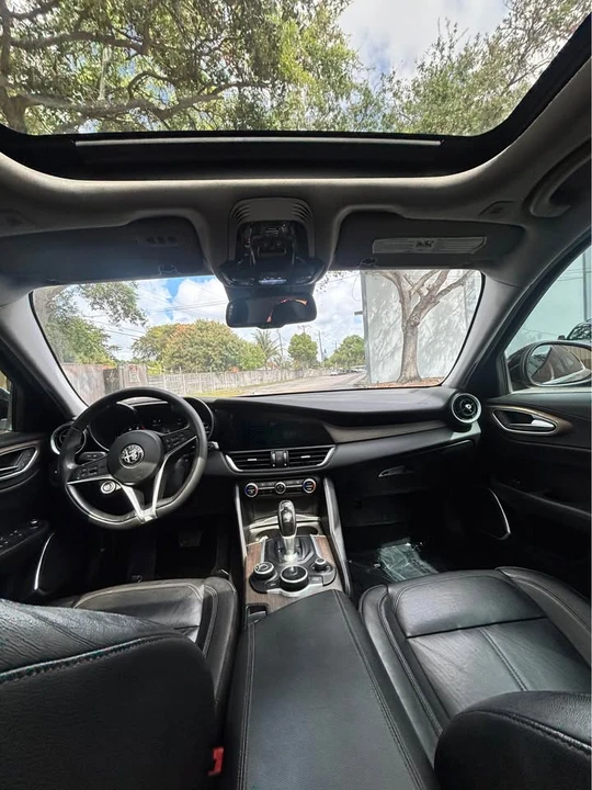 2018 Alfa Romeo Giulia - Image 11 of 15