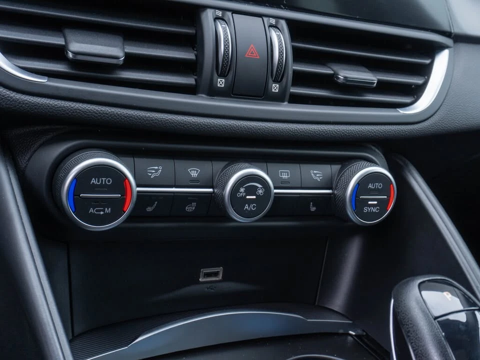 2018 Alfa Romeo Giulia - Image 13 of 20