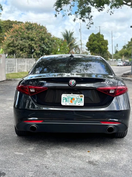 2018 Alfa Romeo Giulia - Image 5 of 15