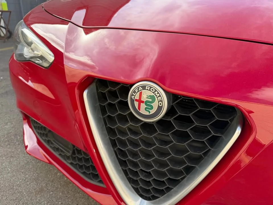 2018 Alfa Romeo Giulia - Image 16 of 17