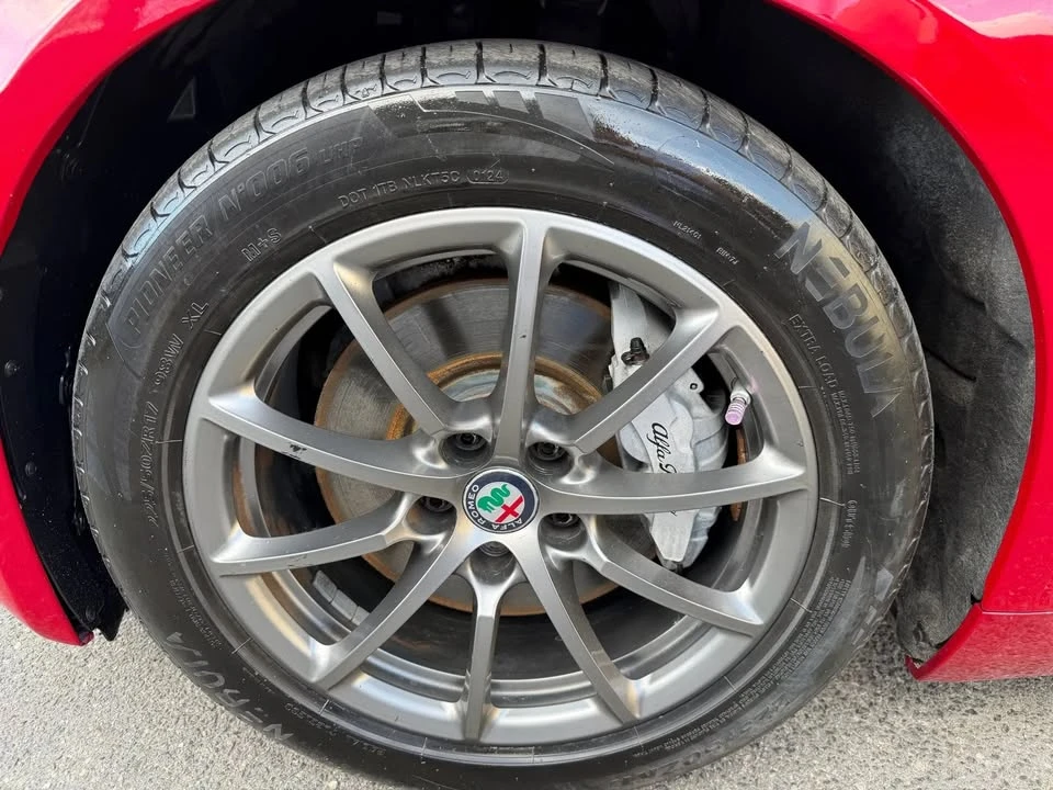 2018 Alfa Romeo Giulia - Image 17 of 17