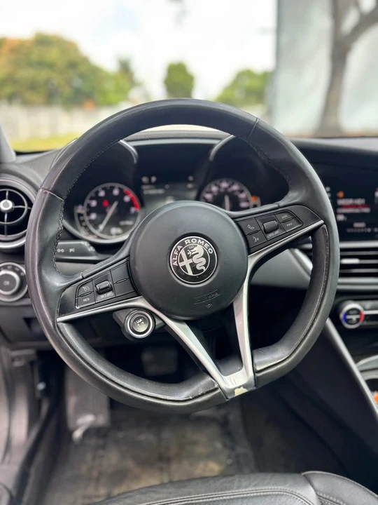 2018 Alfa Romeo Giulia - Image 12 of 15