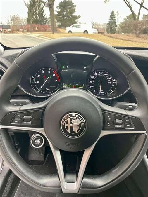 2018 Alfa Romeo Giulia - Image 15 of 19