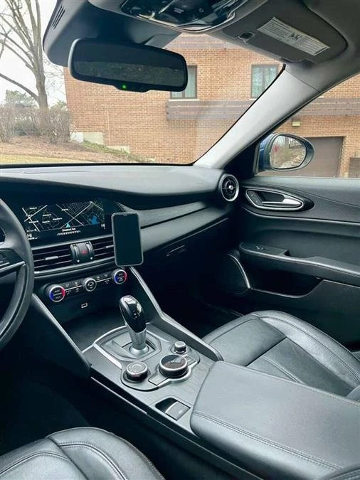 2018 Alfa Romeo Giulia - Image 12 of 19