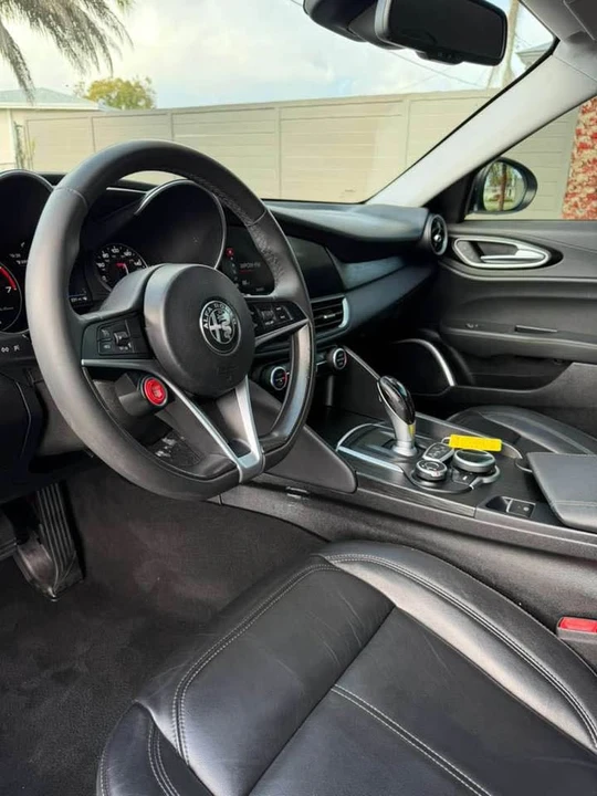 2018 Alfa Romeo Giulia - Image 8 of 17