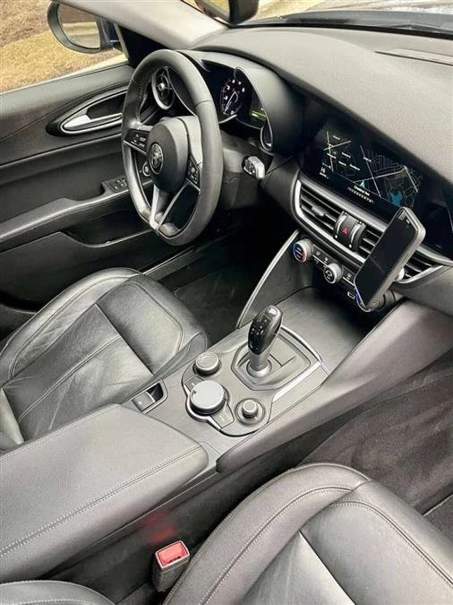 2018 Alfa Romeo Giulia - Image 17 of 19